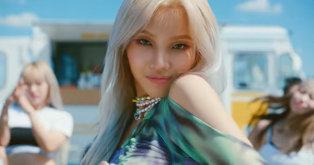 Montrez votre intelligence K-Pop en identifiant les 2021 MV féminins à partir de ces 17 captures d’écran.