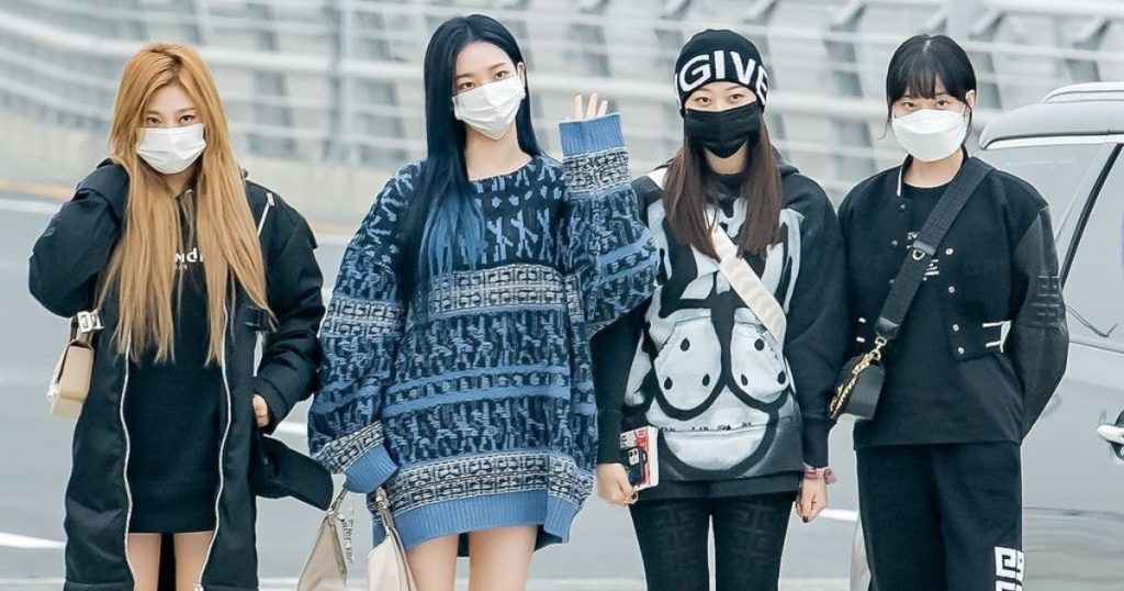 Aespa adopte une mode sportive et décontractée à l’aéroport pour se rendre à New York.