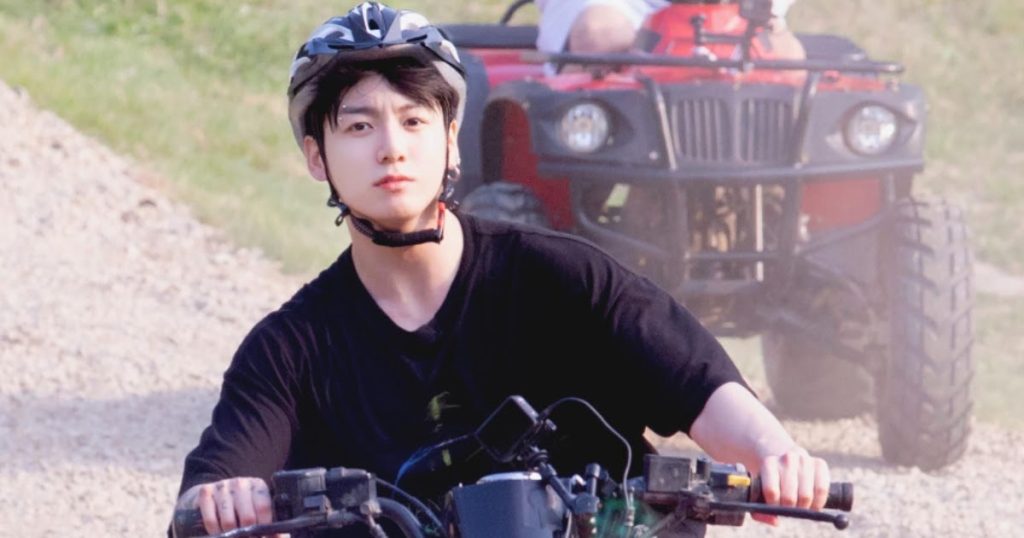 Les internautes ne se lassent pas des photos de BTS Jungkook à visage découvert.