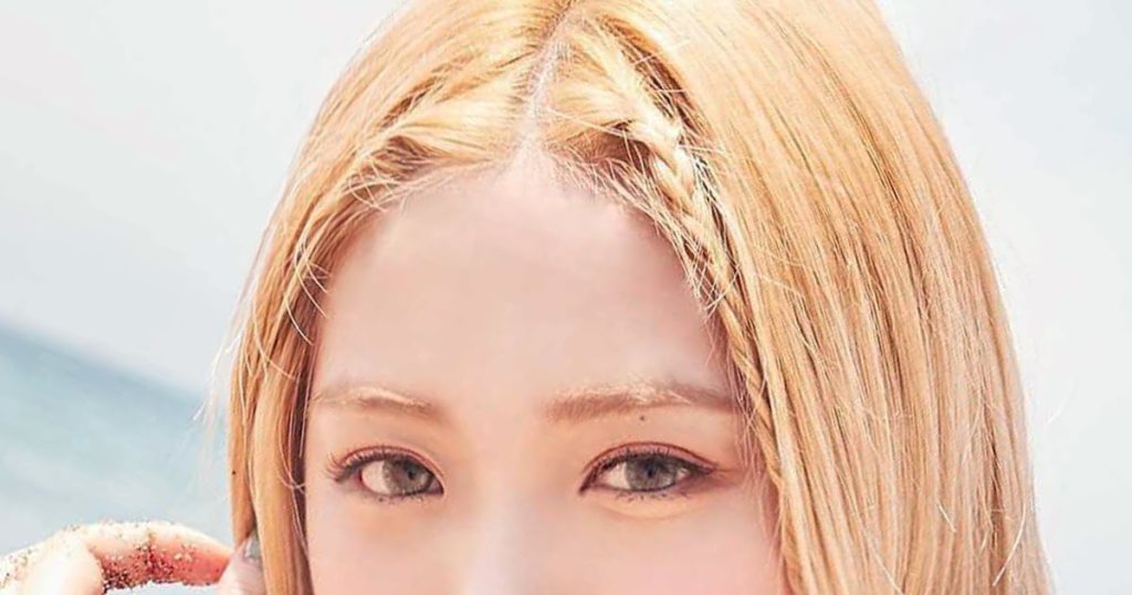 Les fans critiquent JYP après que des photos excessives aient rendu un membre d’ITZY presque méconnaissable.