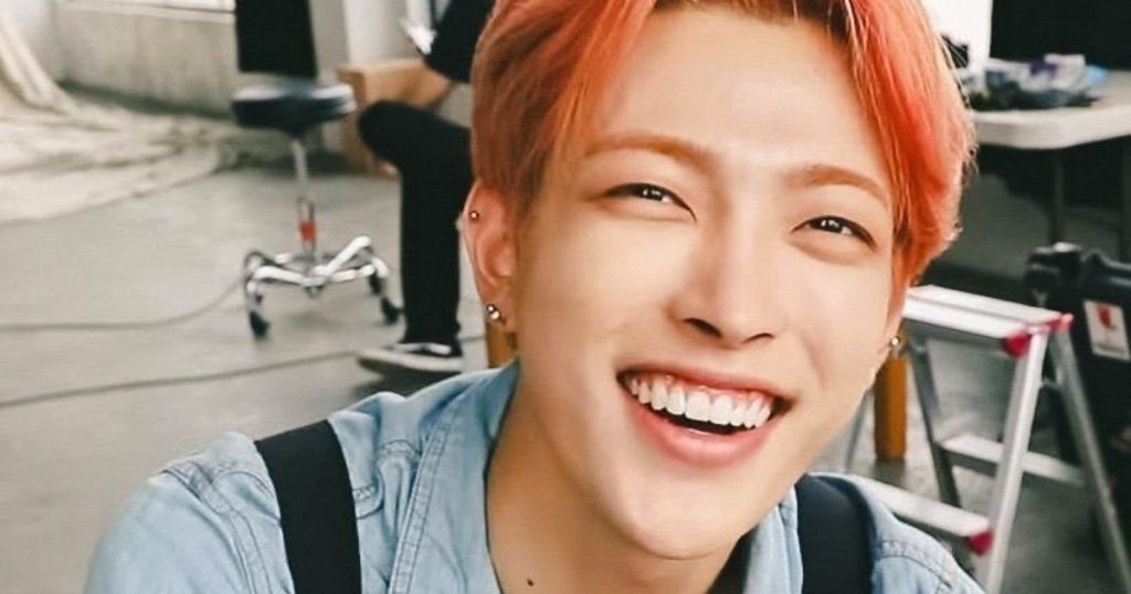 L’histoire de la maman d’An ATINY sur sa rencontre avec Hongjoong d’ATEEZ au travail prouve qu’il est un roi humble.