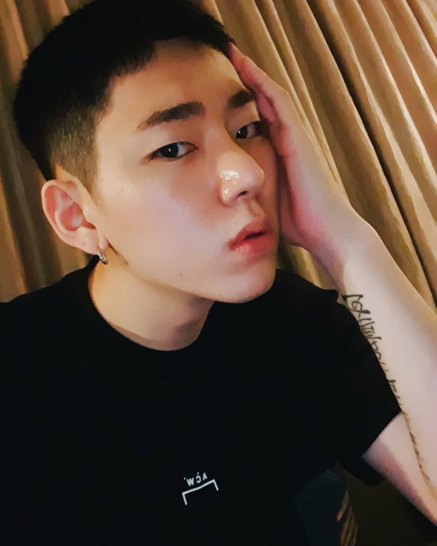 6 idoles masculines de la K-pop qui ont été critiquées pour avoir porté des tenues controversées