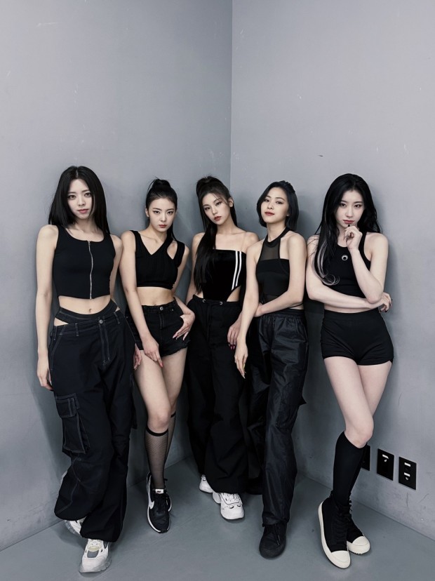 CE groupe de filles de 4e génération prouve qu’elles n’ont pas de « trou visuel » sur les photos récentes