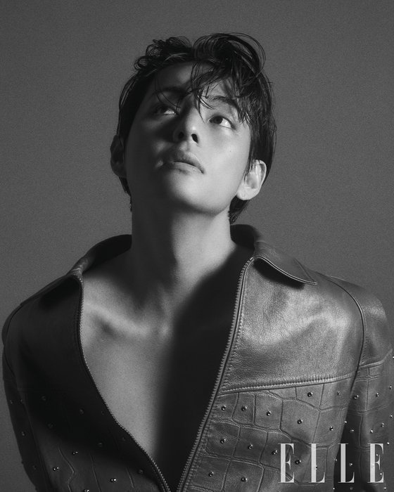 BTS V affiche des visuels à couper le souffle pour un nouveau magazine illustré